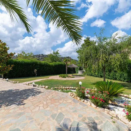 Hill & Seaview - Luxury Penthouse * Charaki