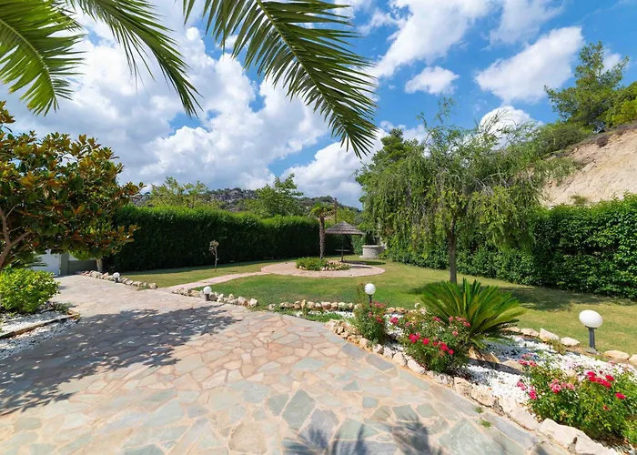 Hill & Seaview - Luxury Penthouse * Charaki